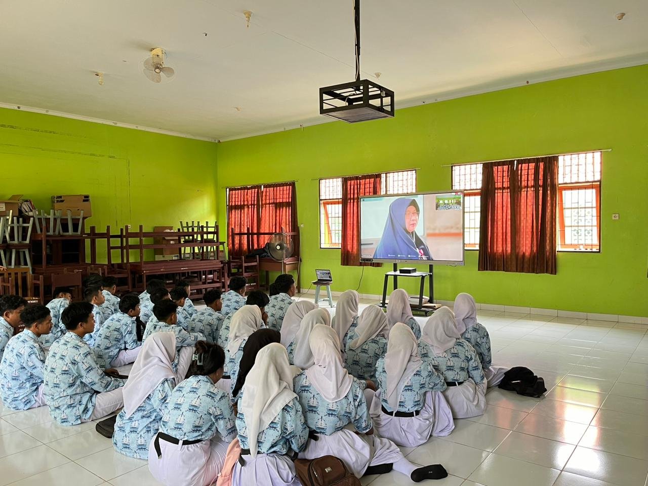 Launching Seragam Gratis